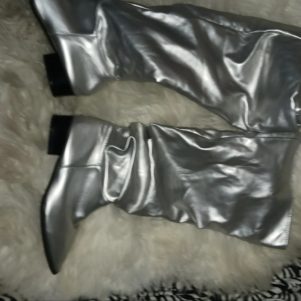 Women Silver metallic slouchy flat knee boots - Picture 5 of 16